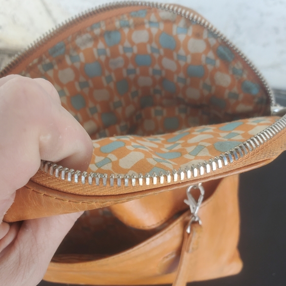 Hobo The Original Envelope Style Convertible Crossbody Clutch Leather Bag. - Picture 10 of 14